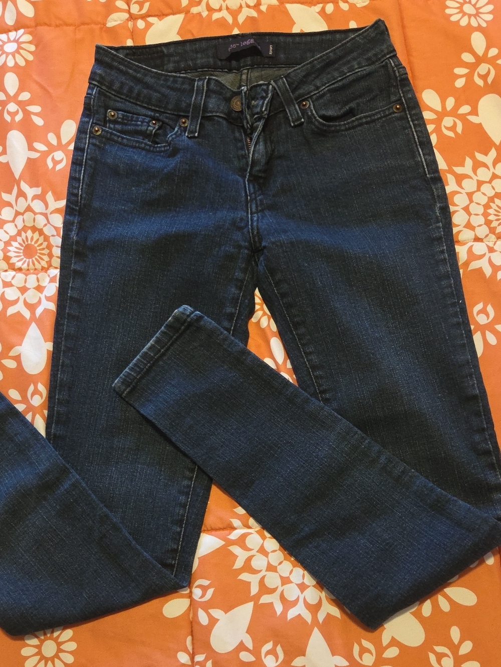 Dark Wash Women's Skinny Jeans - Unbranded.       *